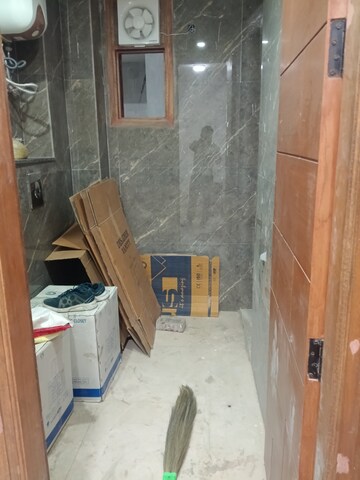 Furnished Amenities in 3 BHK Builder Floor at Sultanpur – for Rent