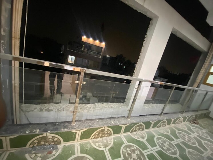 Balcony, chattarpur 1.5 Bedroom 700 Sq.Ft. Builder Floor In Chattarpur Delhi 9467833