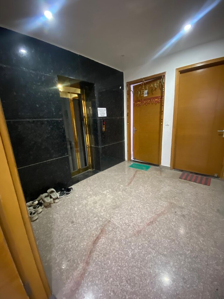 Bedroom, chattarpur 1.5 Bedroom 700 Sq.Ft. Builder Floor In Chattarpur Delhi 9467833