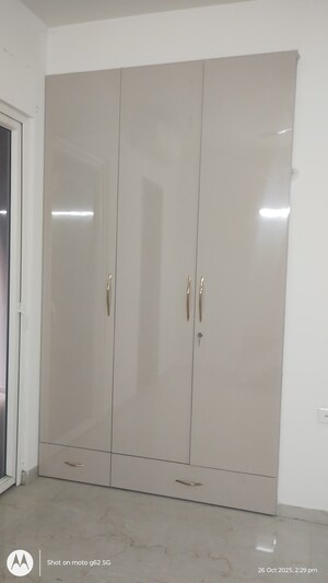 Furnished Amenities in 2.5 BHK Apartment at Ireo The Corridors, Sector 67a – for Sale