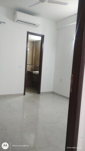 Furnished Amenities in 2.5 BHK Apartment at Ireo The Corridors, Sector 67a – for Sale