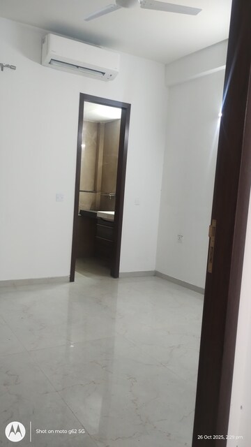 Furnished Amenities in 2.5 BHK Apartment at Ireo The Corridors, Sector 67a – for Sale