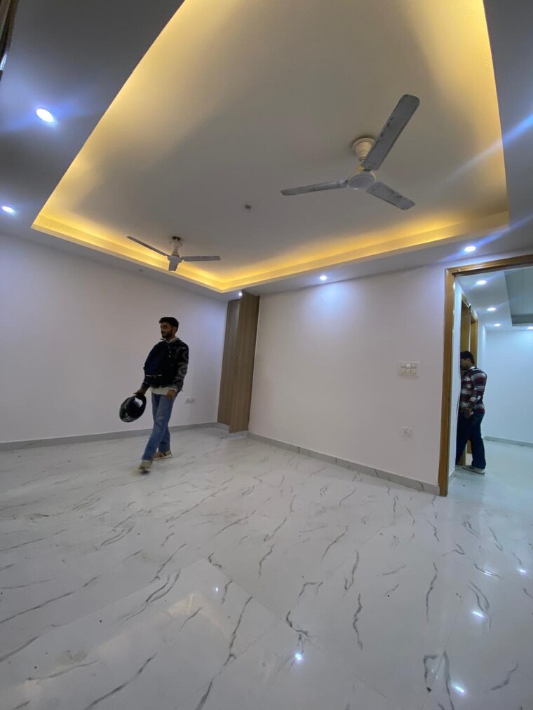 Hall, chattarpur 1.5 Bedroom 700 Sq.Ft. Builder Floor In Chattarpur Delhi 9467833