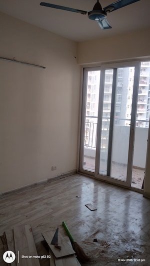 Room in 2.5 BHK Apartment at Ireo The Corridors, Sector 67a – for Sale