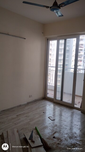 Room in 2.5 BHK Apartment at Ireo The Corridors, Sector 67a – for Sale