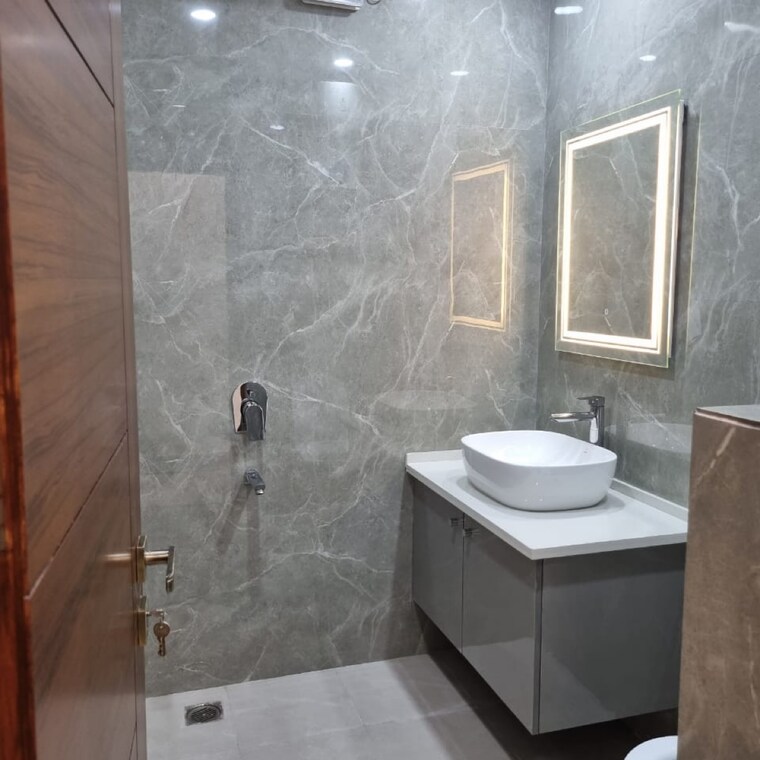 Bathroom, lajpat nagar 2 Bedroom 900 Sq.Ft. Independent House In Lajpat Nagar Delhi 9467831