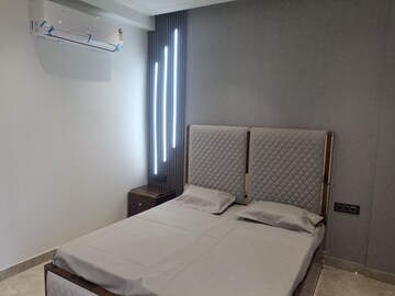 Bedroom in 3.5 BHK Builder Floor at BPTP The Oval, Sector 70a – for Sale