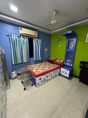 Bedroom in 2 BHK Apartment at Santacruz West – for Rent