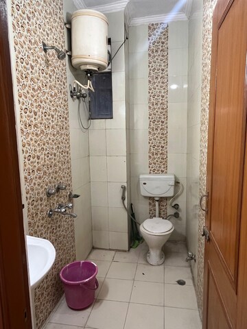 Bathroom in 1 BHK Builder Floor at Malviya Nagar – for Rent