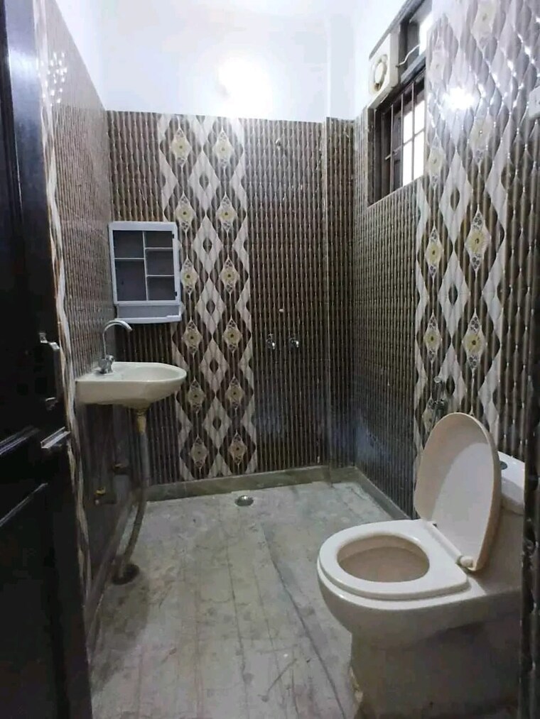 Bathroom, chattarpur 1 Bedroom 500 Sq.Ft. Builder Floor In Chattarpur Delhi 9467871