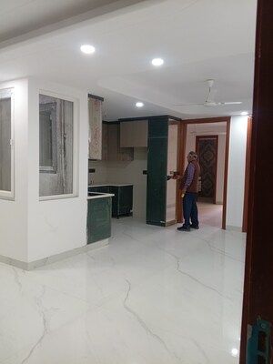 Room in 4 BHK Builder Floor at Sultanpur – for Rent