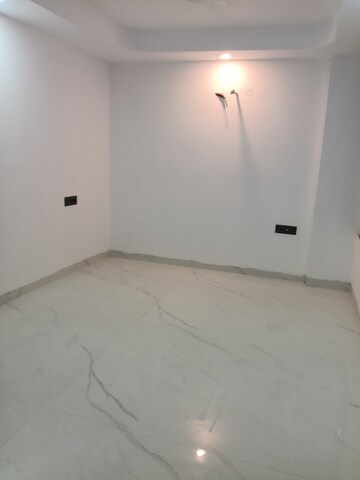 Room in 4 BHK Builder Floor at Sultanpur – for Rent