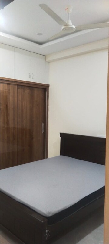 Room in 1 BHK Builder Floor at Kondapur – for Rent