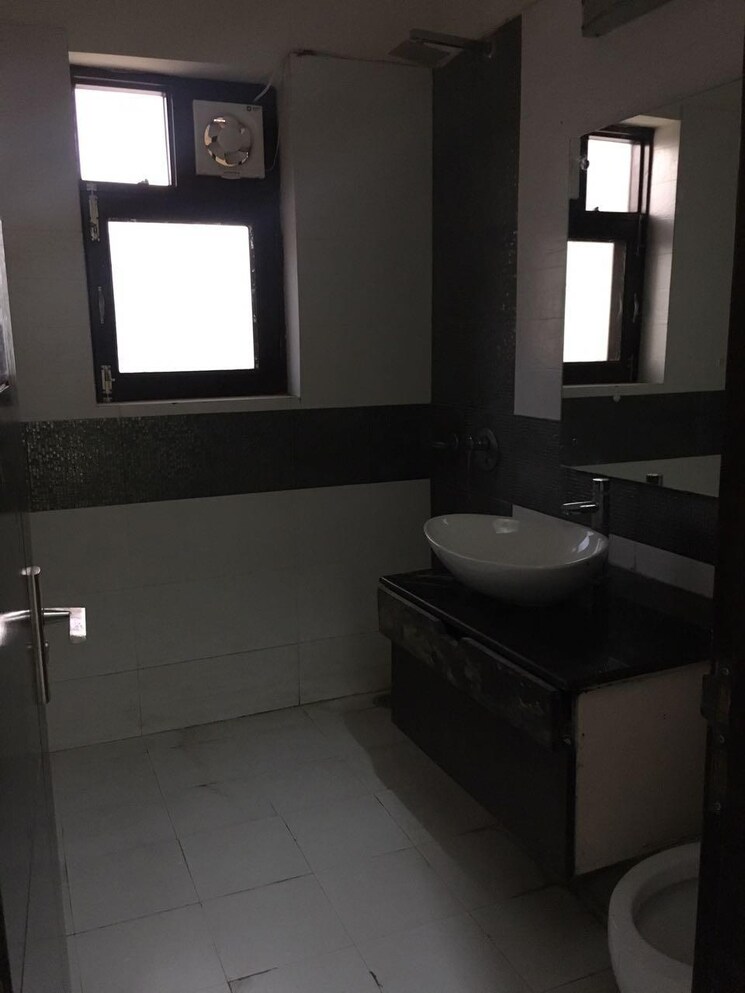 Attached Bathroom, sushant lok i 6+ Bedroom 300 Sq.Yd. Independent House In Sushant Lok I Gurgaon 9467915