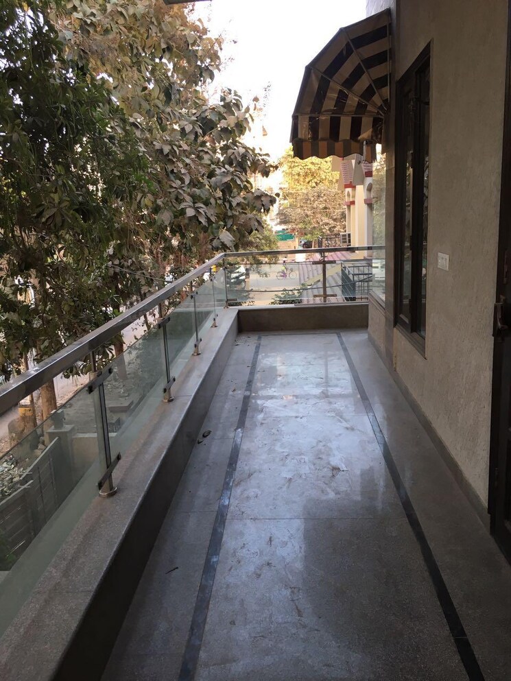 Balcony, sushant lok i 6+ Bedroom 300 Sq.Yd. Independent House In Sushant Lok I Gurgaon 9467915