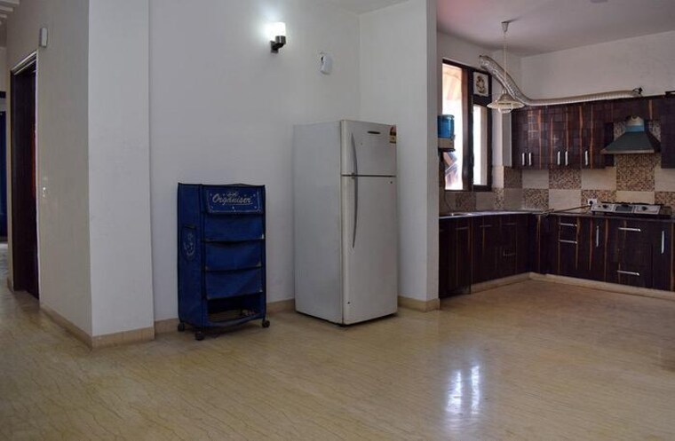 Room, sushant lok i 6+ Bedroom 300 Sq.Yd. Independent House In Sushant Lok I Gurgaon 9467915