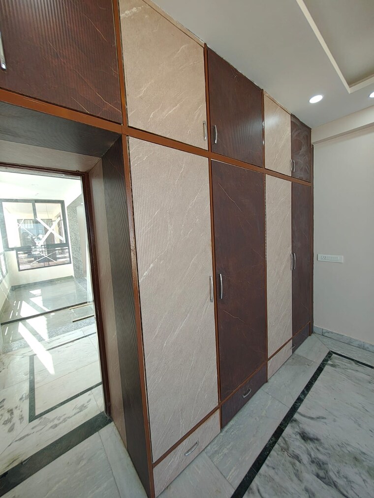 Room, sector 20 3 Bedroom 3100 Sq.Ft. Apartment In Sector 20 Panchkula 9467924