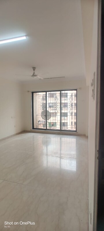 Room in 2 BHK Apartment at K Raheja Vihar, Powai – for Rent