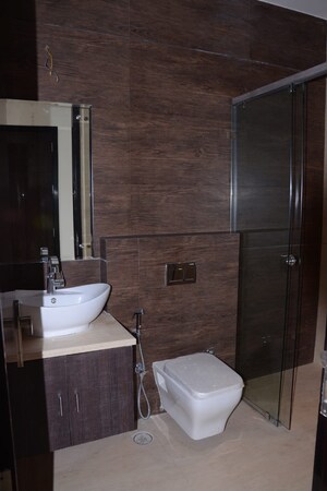 Bathroom in 6+ BHK Villa at DLF City Phase IV, Dlf Phase iv – for Sale