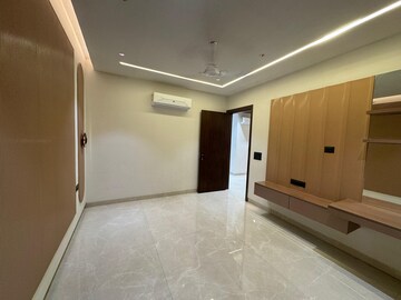 Room in 4 BHK Builder Floor at Ansal Sushant Apartments, Sushant Lok I – for Sale