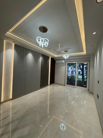 Room in 4 BHK Builder Floor at Ansal Sushant Apartments, Sushant Lok I – for Sale