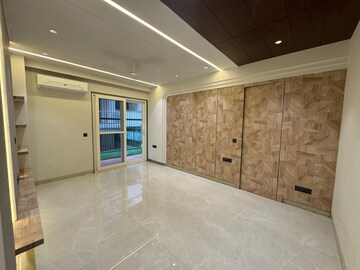 Room in 4 BHK Builder Floor at Ansal Sushant Apartments, Sushant Lok I – for Sale