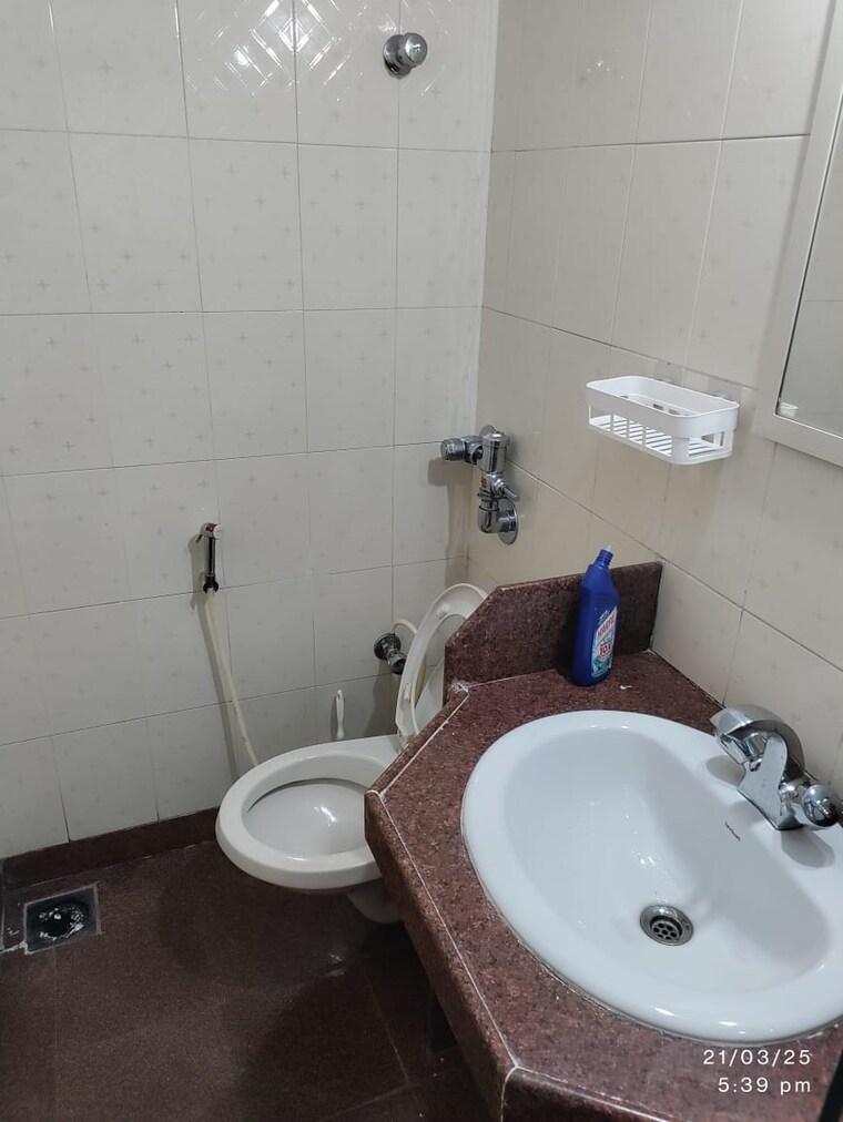 Bathroom, k-raheja-vihar 2 Bedroom 1025 Sq.Ft. Apartment In Powai Mumbai 9468019