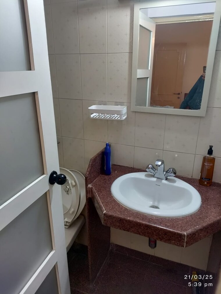 Bathroom, k-raheja-vihar 2 Bedroom 1025 Sq.Ft. Apartment In Powai Mumbai 9468019