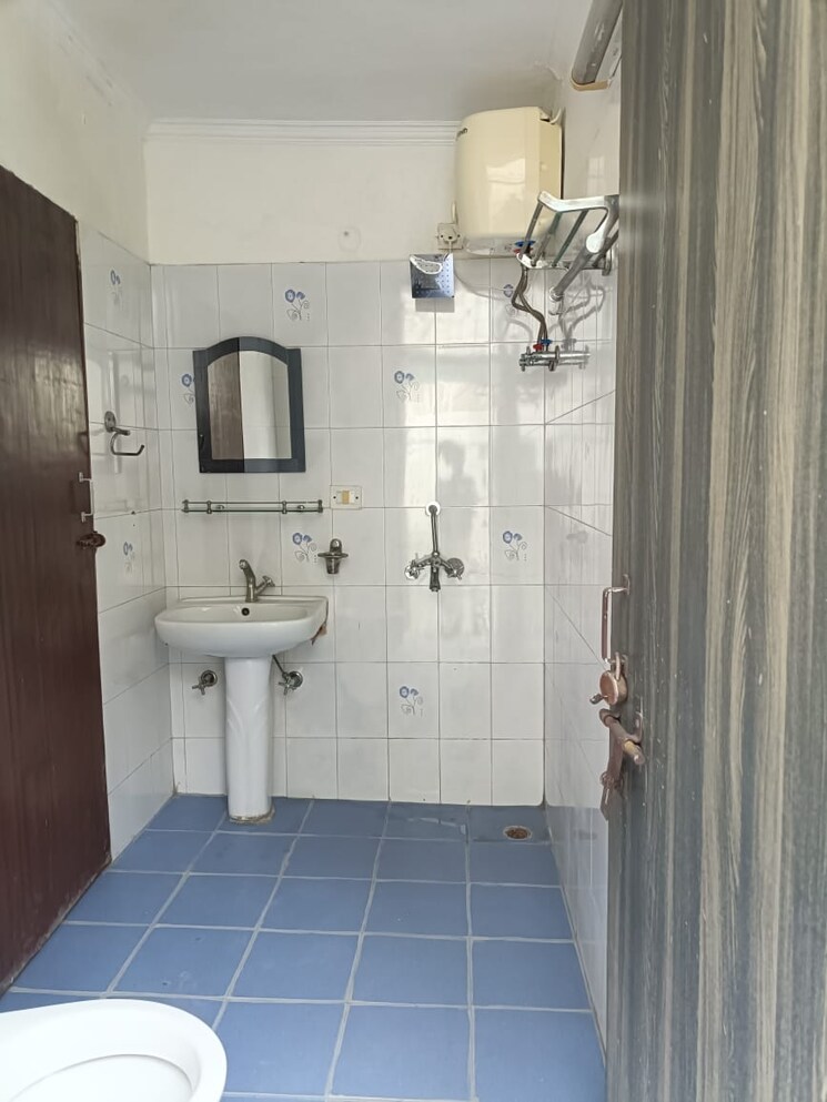 Bathroom, greater kailash i 1 RK 100 Sq.Yd. Builder Floor In Greater Kailash I Delhi 9468032