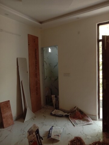 Room in 2 BHK Independent House at Dwarka Mor – for Sale