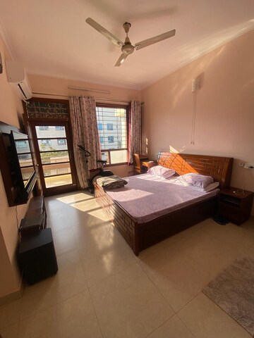 Master Bedroom in 6+ BHK Independent House at Sector 6 – for Rent