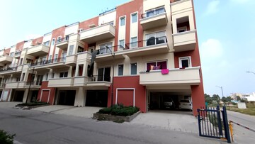 3 BHK Builder Floor For Sale in HLP Palmillas, Vip Road