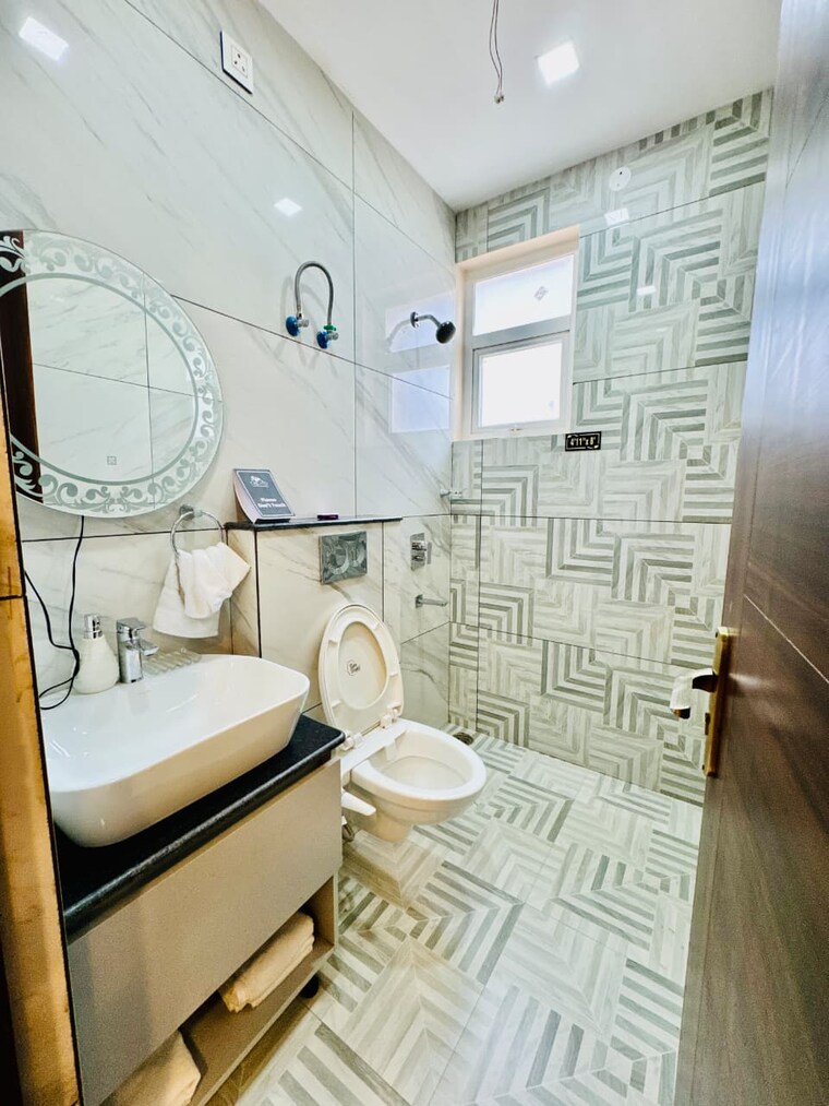 Bathroom, hlp-palmillas 3 Bedroom 1350 Sq.Ft. Builder Floor In Vip Road Zirakpur 9468049