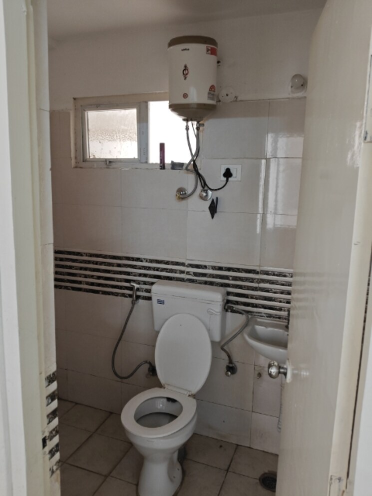 Bathroom, shree-vardhman-green-court 2 Bedroom 626 Sq.Ft. Apartment In Sector 90 Gurgaon 9468123