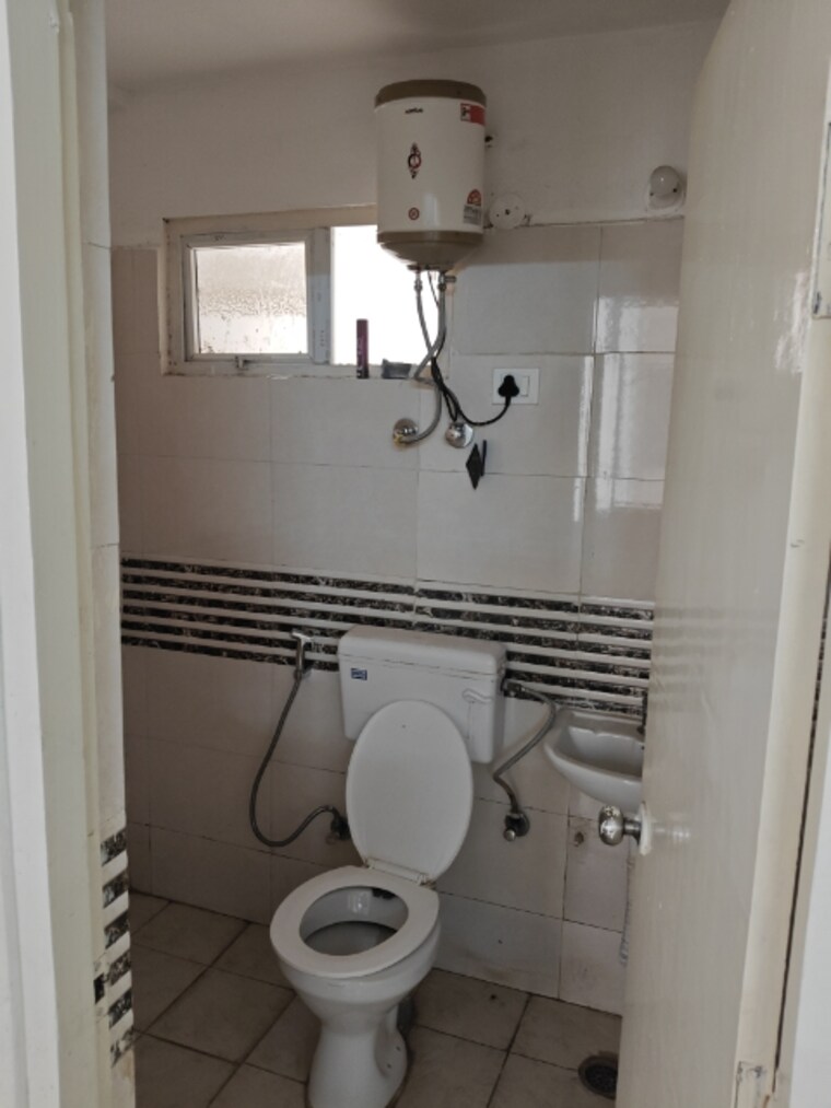 Bathroom, shree-vardhman-green-court 2 Bedroom 626 Sq.Ft. Apartment In Sector 90 Gurgaon 9468123