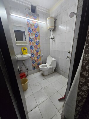 Bathroom in 1.5 BHK Apartment at Lajpat Nagar 4 – for Rent