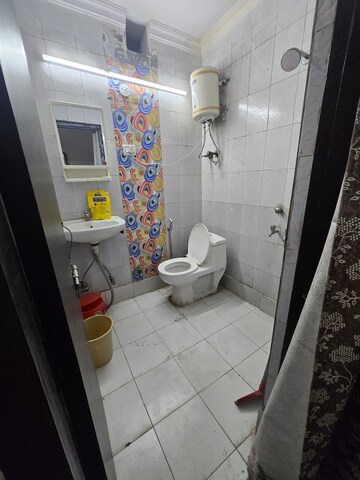 Bathroom in 1.5 BHK Apartment at Lajpat Nagar 4 – for Rent