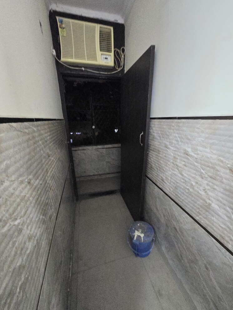 Bedroom, lajpat nagar 4 1.5 Bedroom 500 Sq.Ft. Apartment In Lajpat Nagar 4 Delhi 9468099