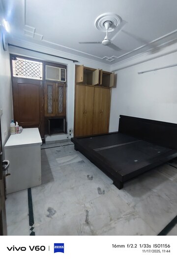 Room in 3 BHK Independent House at RWA Apartments Sector 52, Sector 52 – for Rent