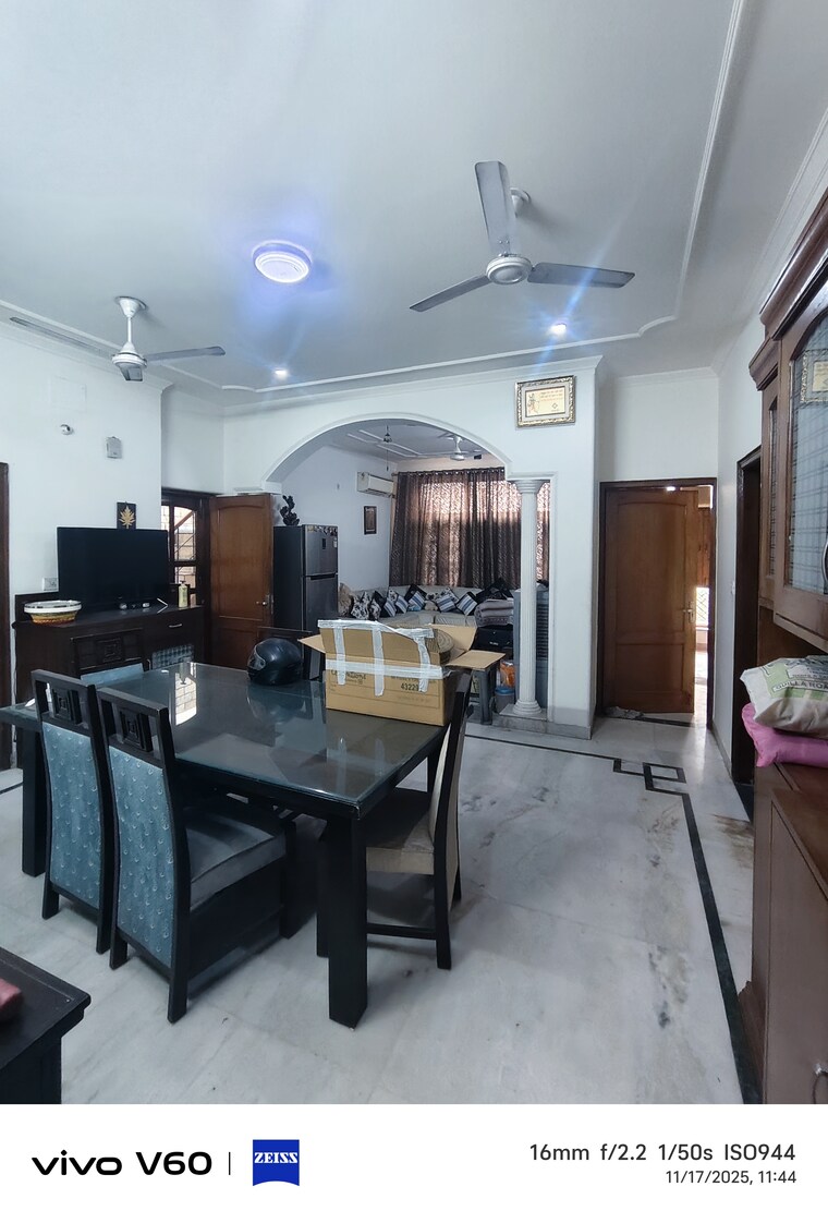 Living Room, rwa-apartments-sector-52 3 Bedroom 200 Sq.Mt. Independent House In Sector 52 Noida 9468098