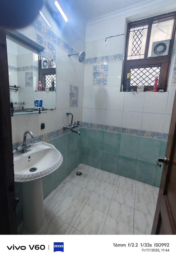 Bathroom, rwa-apartments-sector-52 3 Bedroom 200 Sq.Mt. Independent House In Sector 52 Noida 9468098