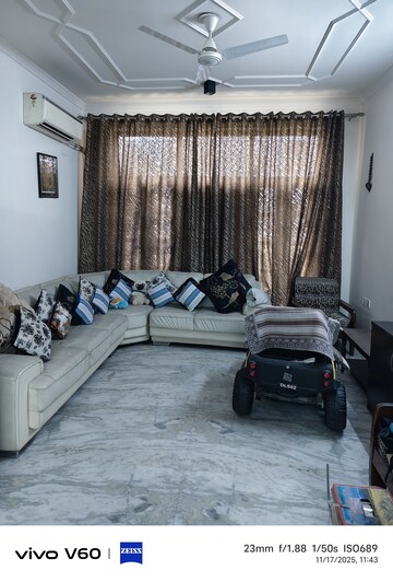 Parking in 3 BHK Independent House at RWA Apartments Sector 52, Sector 52 – for Rent
