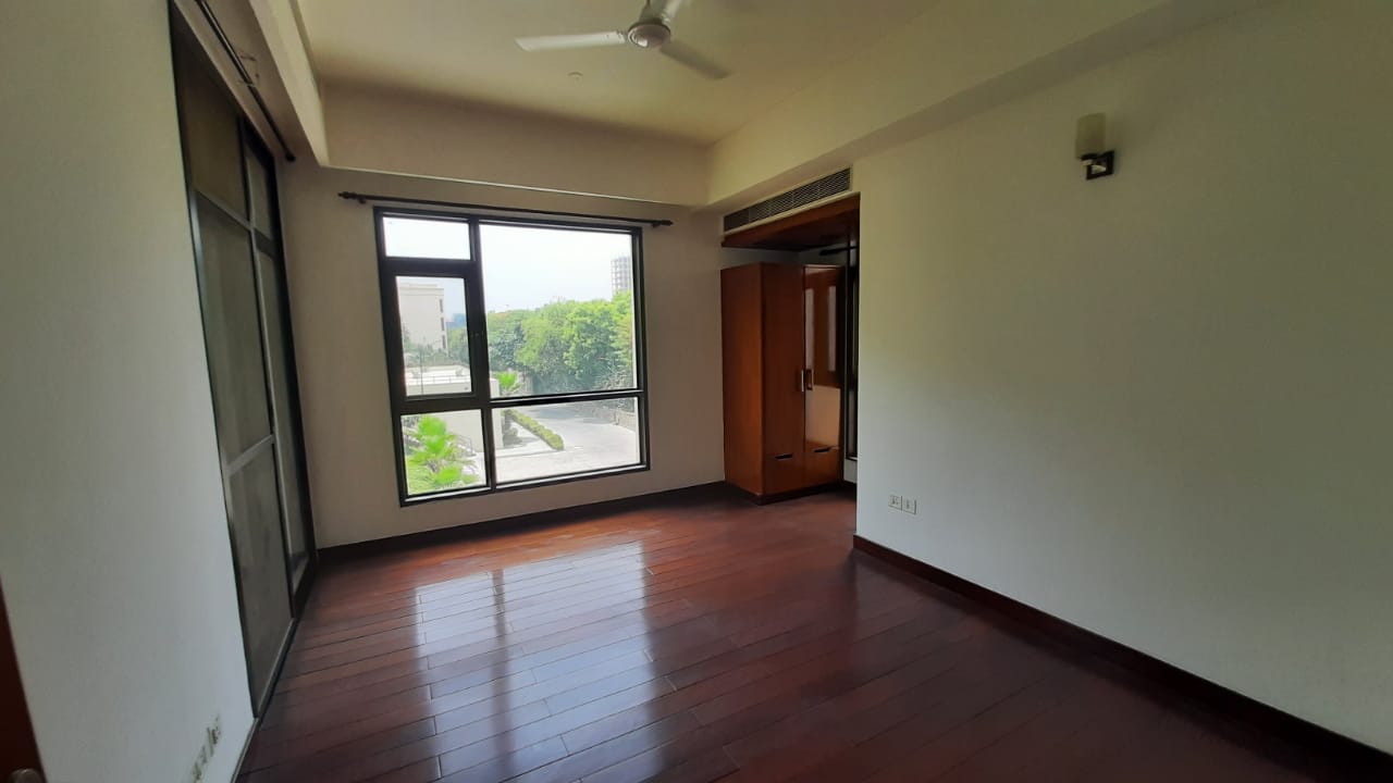 4 BHK + Servant Room Apartment For Sale in Jaypee Greens The Castille