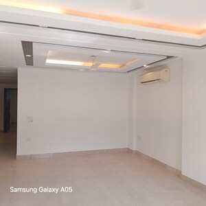 Room in 3 BHK Builder Floor at Greater Kailash ii – for Rent