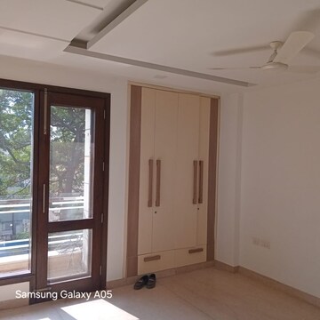 Room in 3 BHK Builder Floor at Greater Kailash ii – for Rent