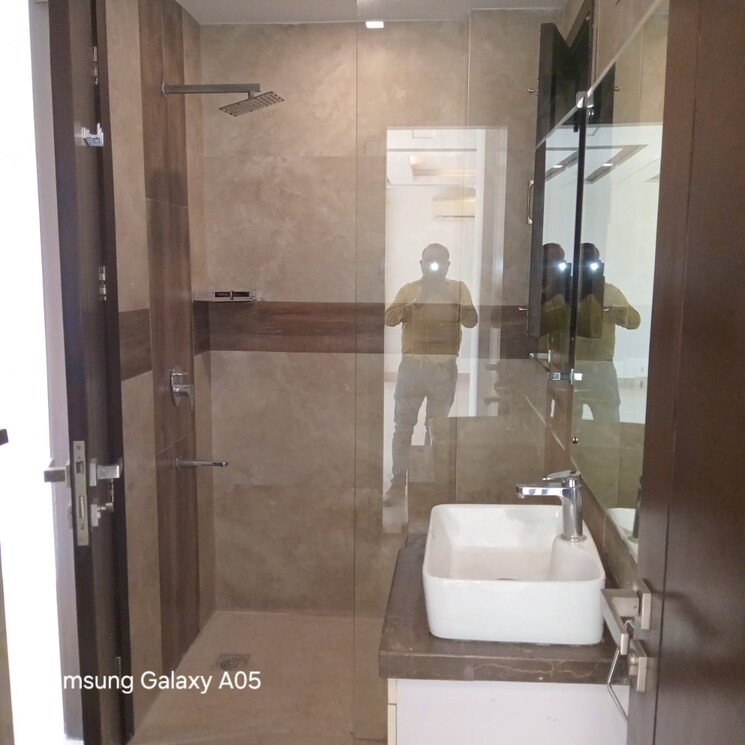 Bathroom, greater kailash ii 3 Bedroom 250 Sq.Yd. Builder Floor In Greater Kailash ii Delhi 9468108