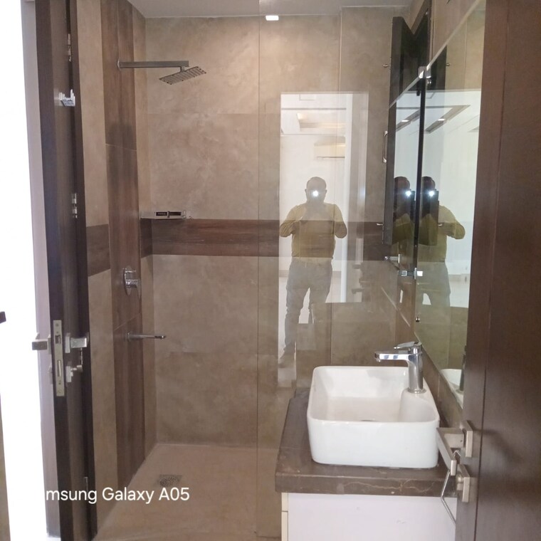 Bathroom, greater kailash ii 3 Bedroom 250 Sq.Yd. Builder Floor In Greater Kailash ii Delhi 9468108