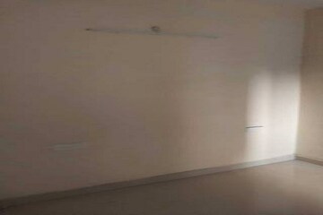 Room in 2 BHK Apartment at Phoolbagan – for Rent