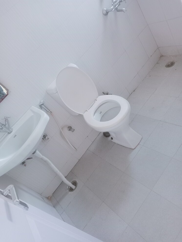 Bathroom, tulip-orange 3 Bedroom 1437 Sq.Ft. Apartment In Sector 70 Gurgaon 9468133