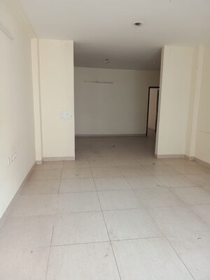 Room in 4 BHK Apartment at Wave Aranyam Valley, Sector 2 Wave City – for Rent